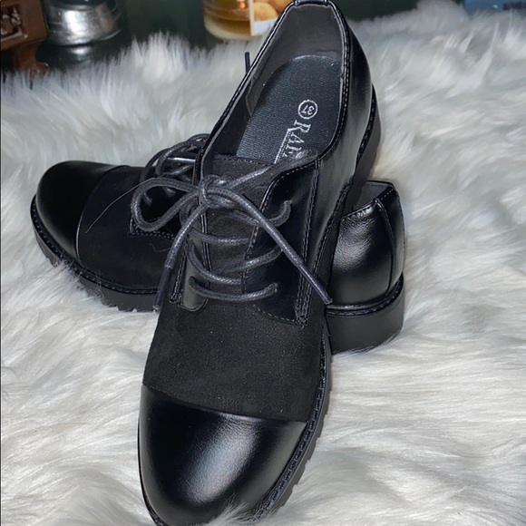 ⭐️🎩⭐️RAFAELLA LACE UP FLATS⭐️🎩⭐️ - Picture 2 of 4